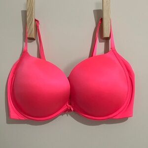 Victoria’s Secret plunge bra 34DD